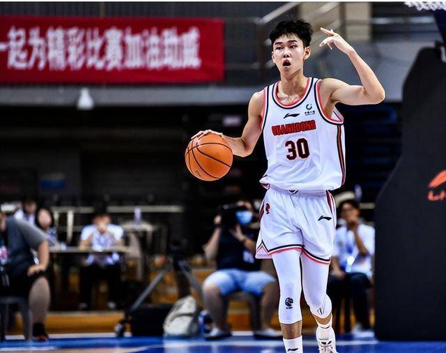包含阿尔希拉尔冲击季军，年轻球员表现亮眼的词条