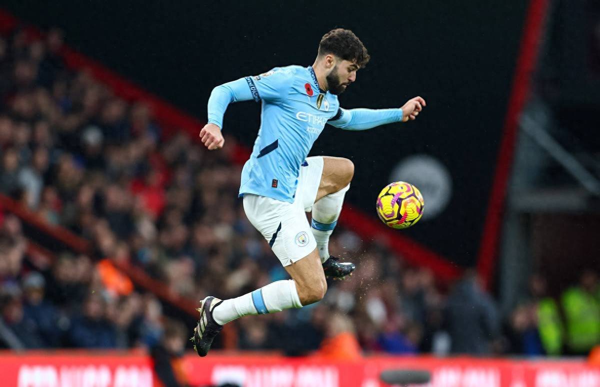 曼城遭遇惊险战胜，锁定前四位置