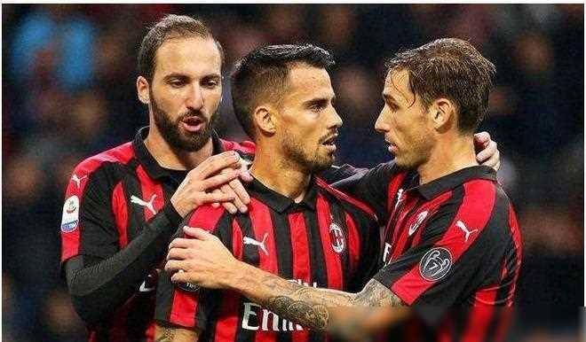 AC米兰队主场大胜，球员们团结合作助力取胜的简单介绍