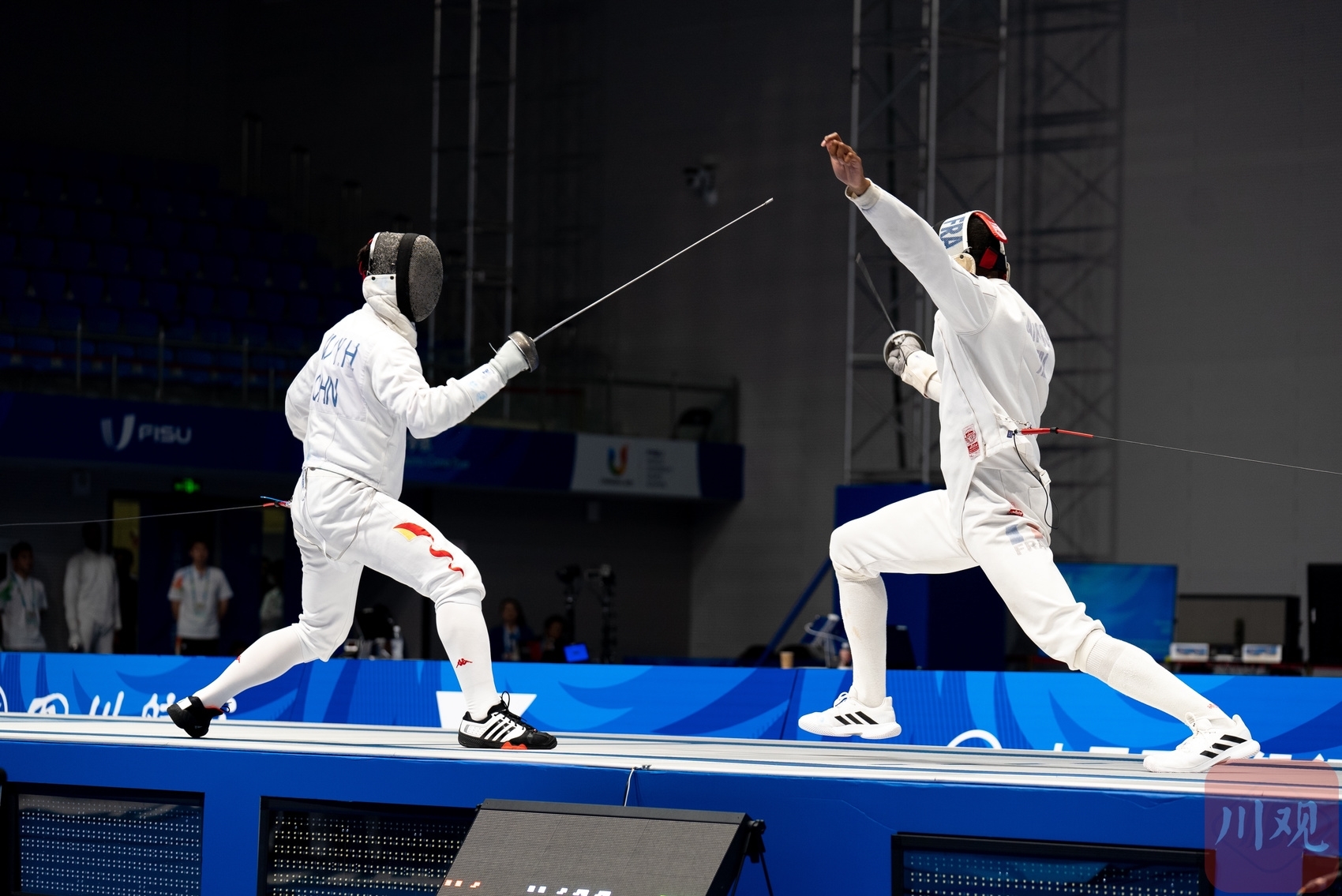 英国攻占领奖台，击剑比赛取得胜利