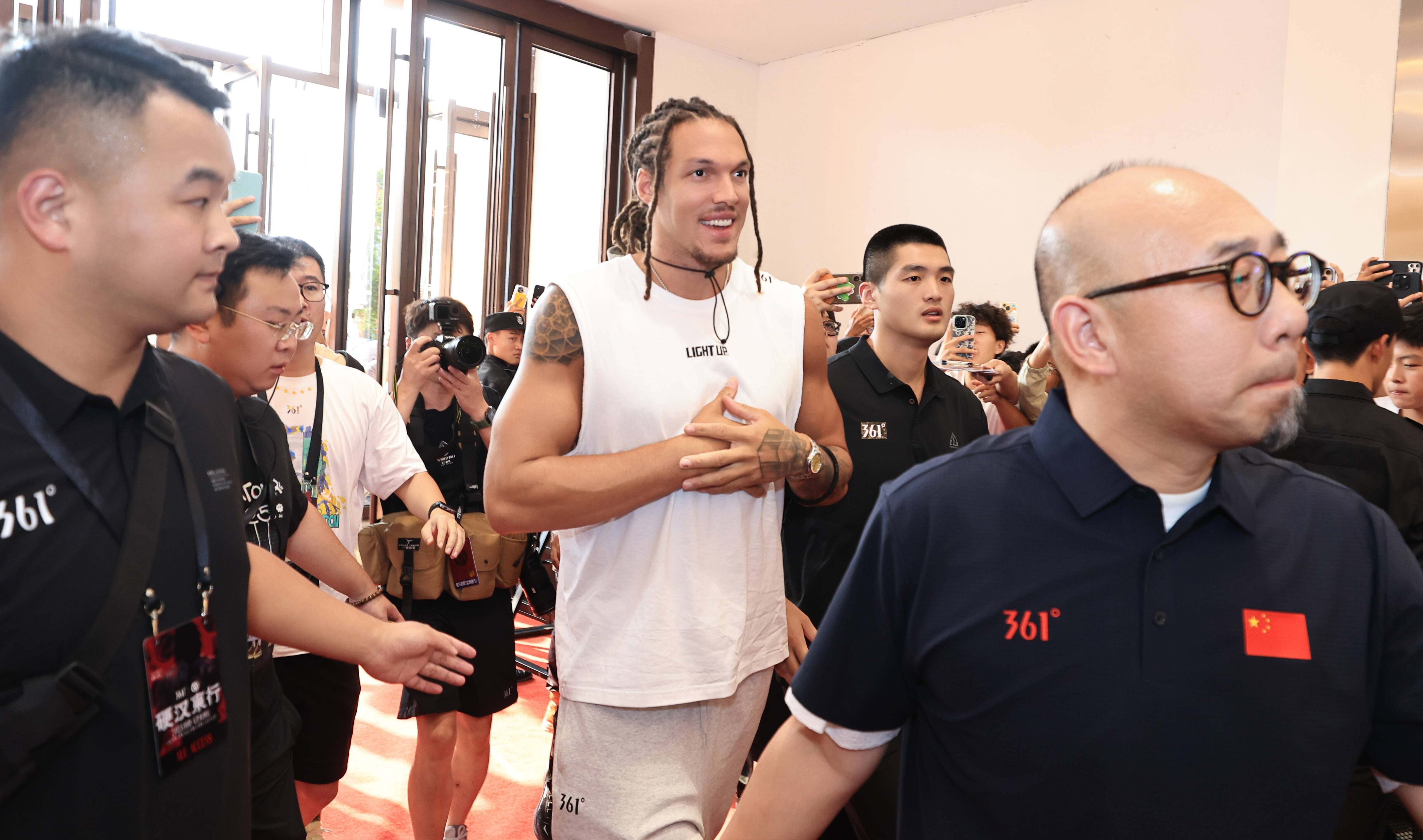 篮球巨星在社交媒体上与粉丝互动