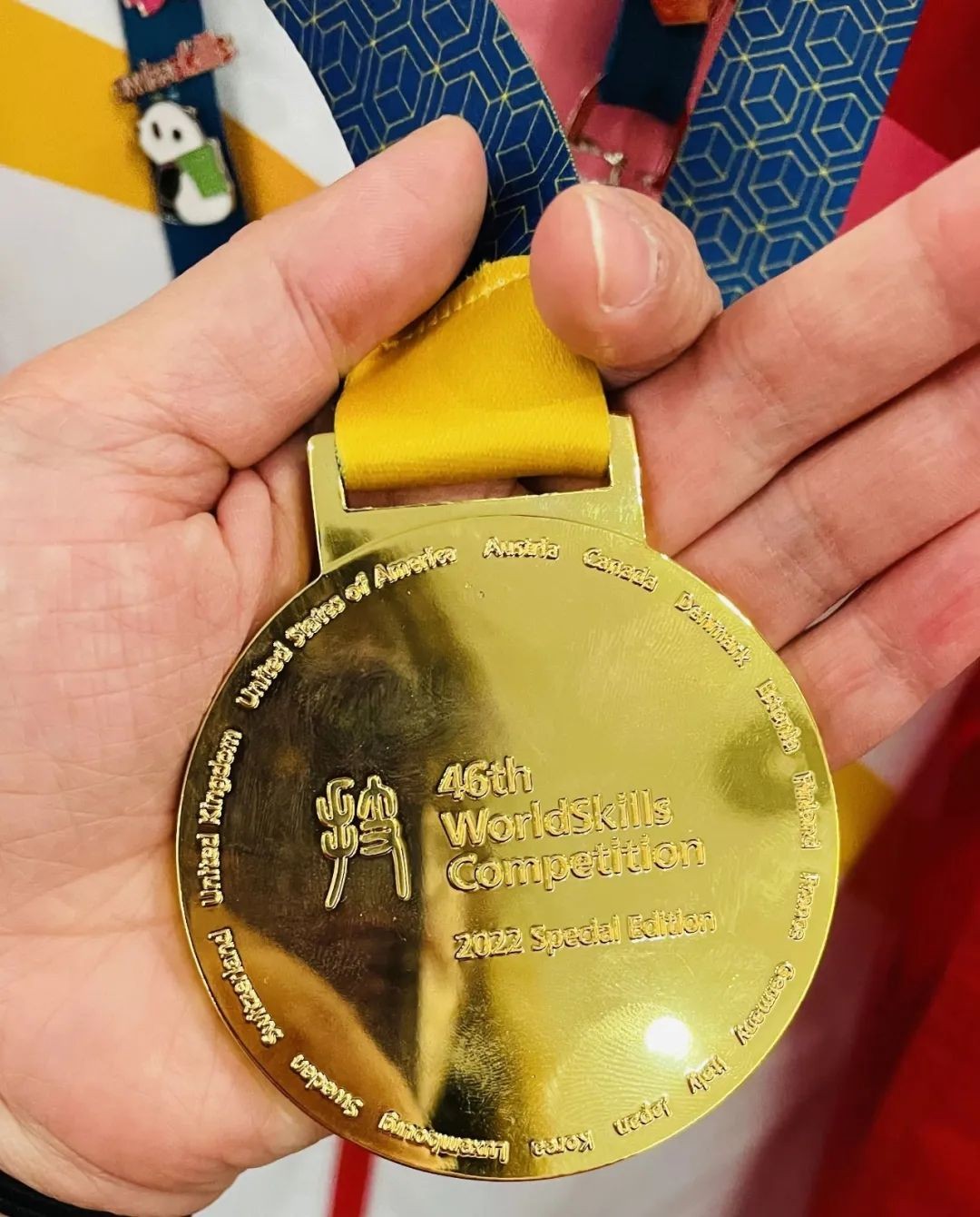 古巴体操选手意志坚定，千锤百炼摘得金牌