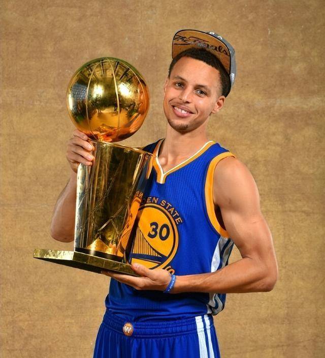 库里当选NBA西部最佳球员，创下个人第二座荣誉的简单介绍