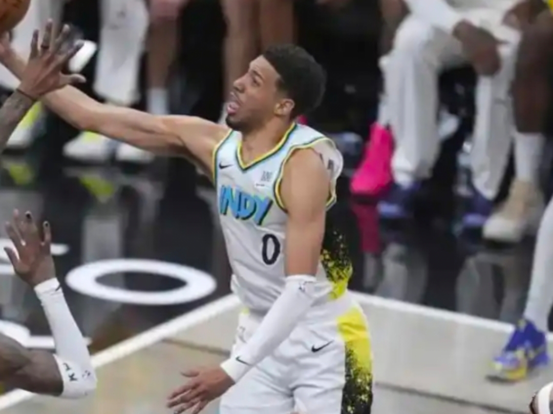 关于雄鹿完成对阵步行者的胜利，晋级季后赛次轮的信息