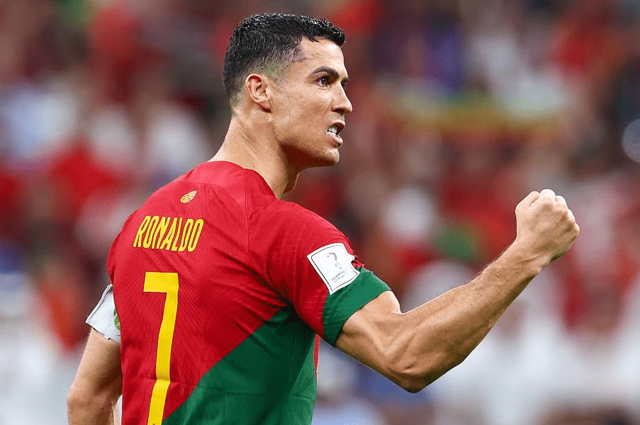 包含世界级豪门齐聚，强强对话掀起热潮的词条