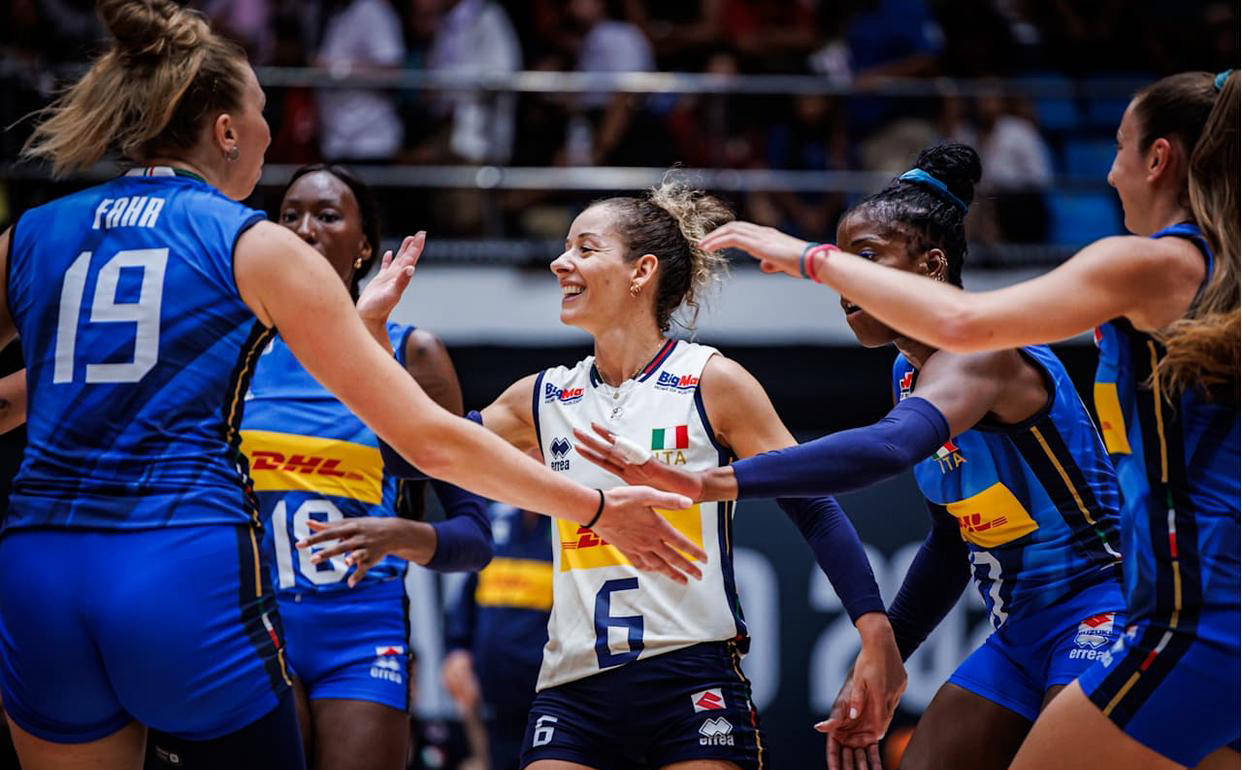 利沃夫在比赛中展现出强大的攻势