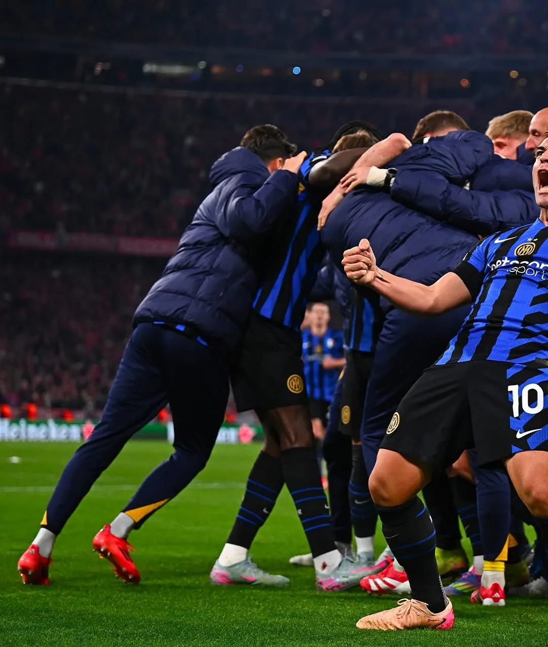 包含拜仁慕尼黑客场不敌罗马尼亚球队，失去领先的词条