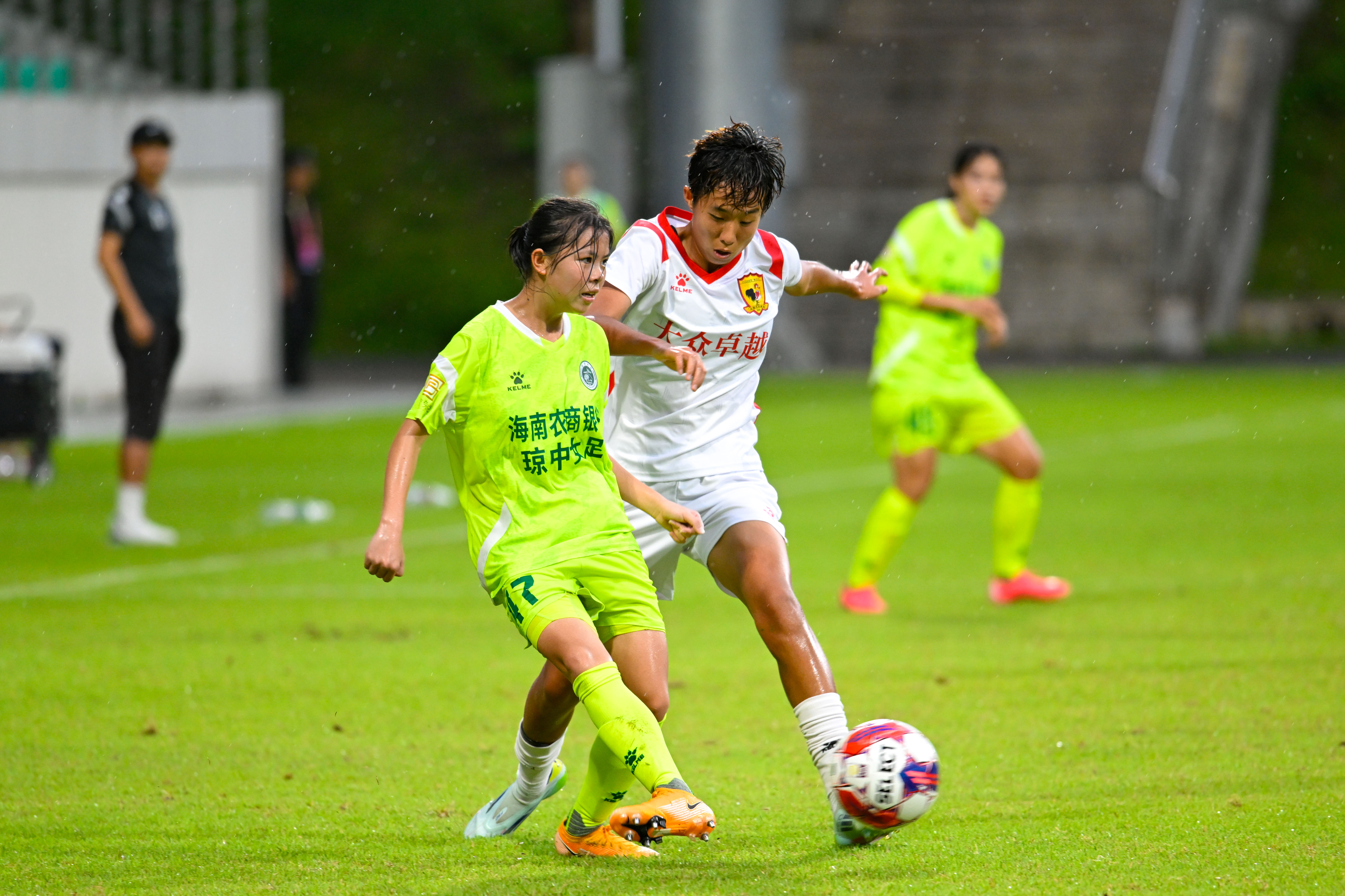 od体育网页版入口-包含精彩一刻：女子球队绽放光芒的词条