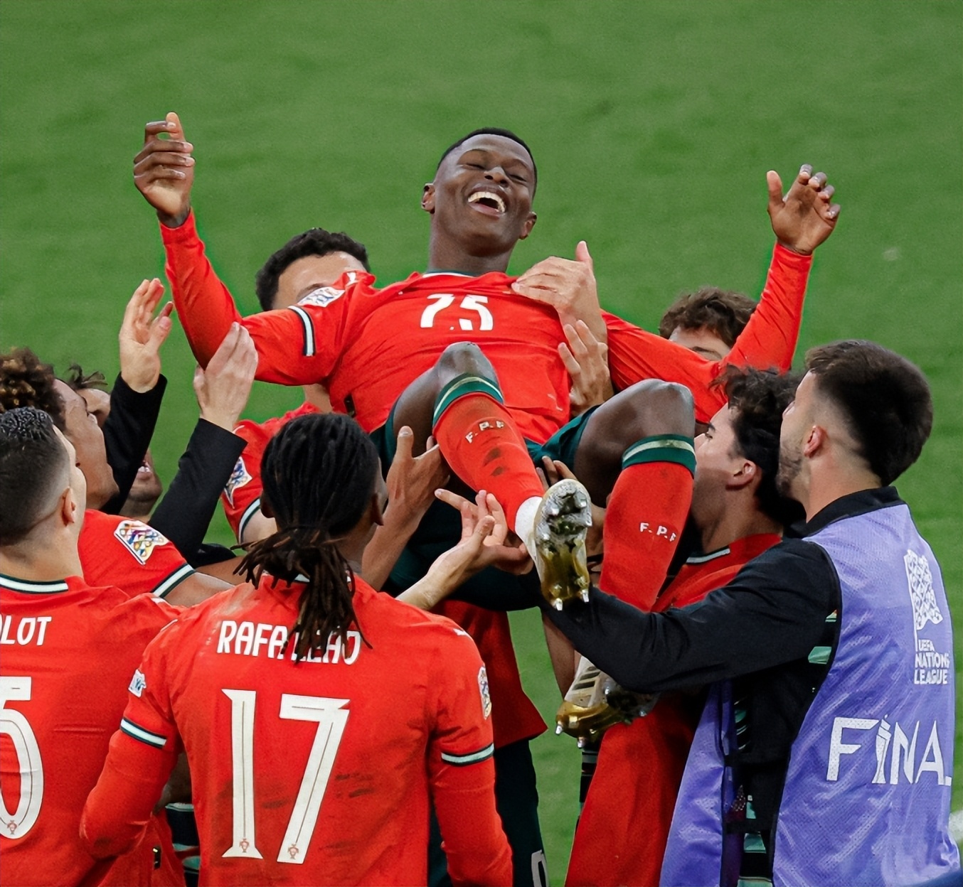 欧国联比赛炙手可热，赛场上无尽好戏的简单介绍