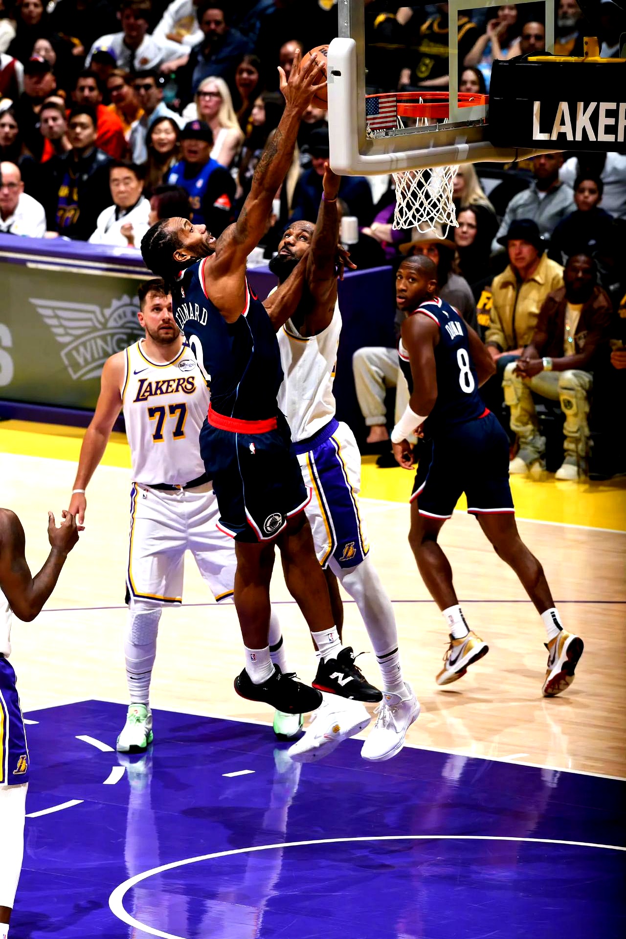 快船队神奇逆转湖人取得胜利