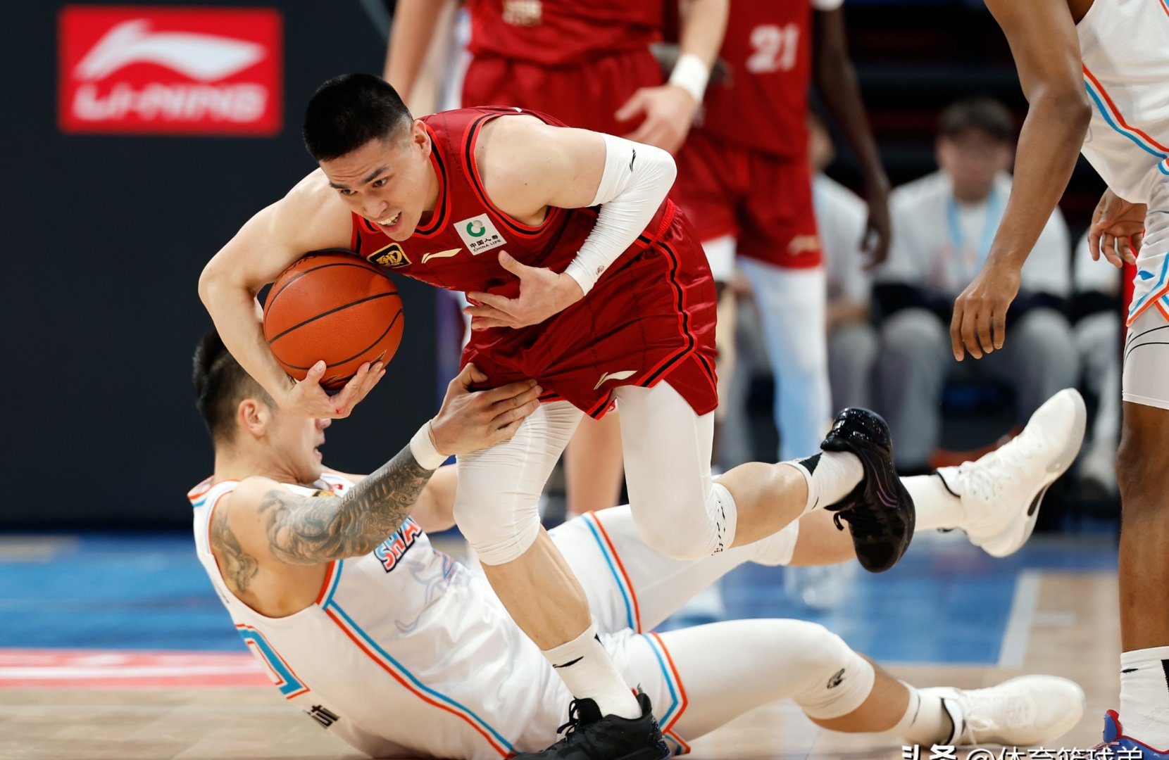 强队巅峰对决，势均力敌的简单介绍